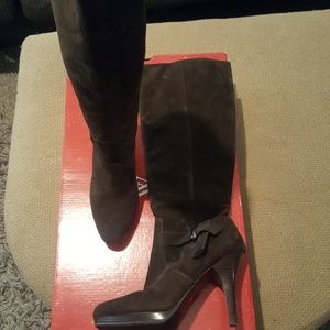 Ladies Brown Suede Boot Size 8 1/2